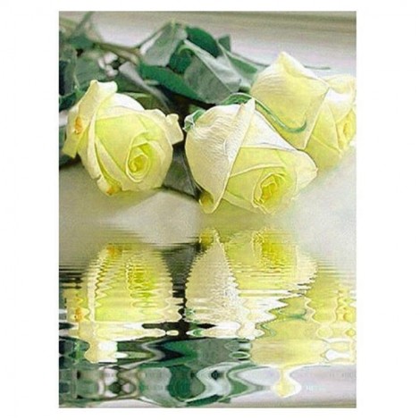 Tableau De Roses Jaunes Avec Leur Réflexion Sur L'eau - 5D Kit Broderie Diamants/Diamond Painting AF9350